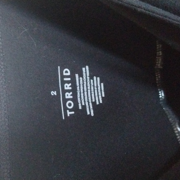 Torrid Black Sleeveless Peplum top - Picture 2 of 4